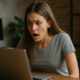 pagina web sin visitas con expresion de sorpresa analizando problemas de trafico